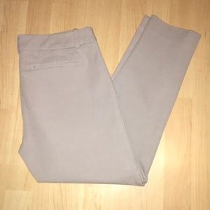 Form sitting, dress, capris